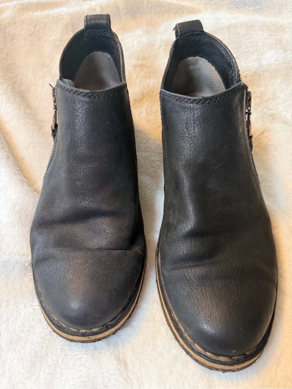 UGG Clementine Black Leather Side Zip Ankle Boots Size 6